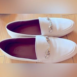Size 7.5 Coach Hanna Chain Detailed Loafers